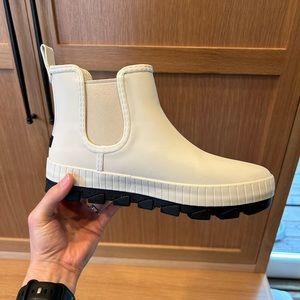 Sperry Rain Boots. Box included.